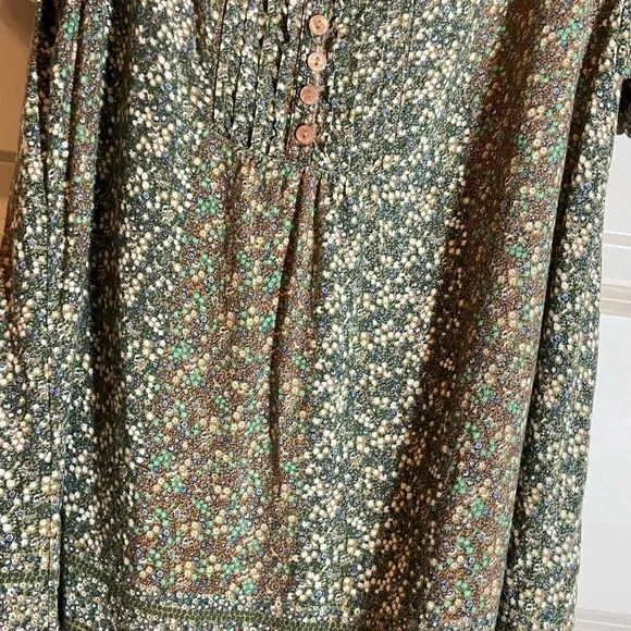 Faded glory sz-12/14, pheasant top- subtle colors, faux buttons, pleated bodice - Picture 10 of 16